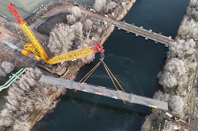 Brücke aus der Vogelperspektive.