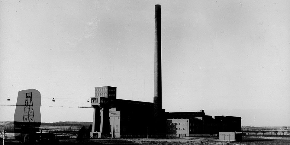 Ein historisches Schwarz-Weiß-Bild des Kraftwerks in Trotha