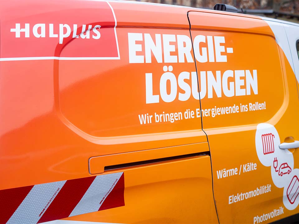 Transporter der EVH mit der Aufschrift „Energielösungen“